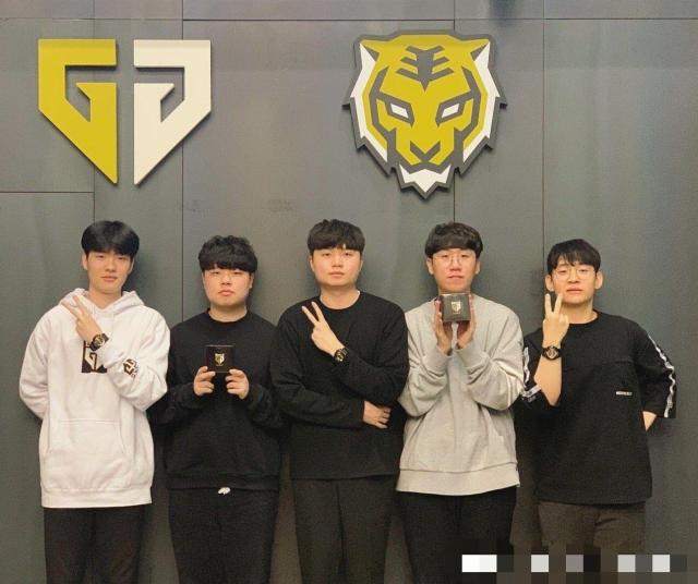 亿的体育狂 亿的体育狂